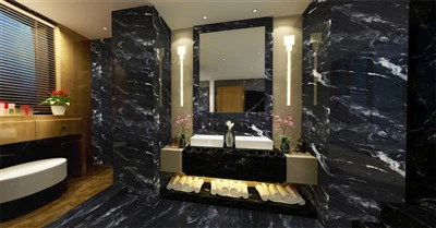 Kylpyhuone mustalla marmorilla