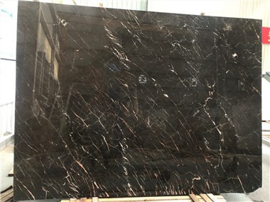 Ruskeat marmorilaatat